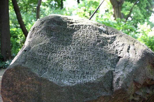 Sundial from 1828 by Wojciech Jastrzębowski. It is located in Warsaw's Łazienki Park